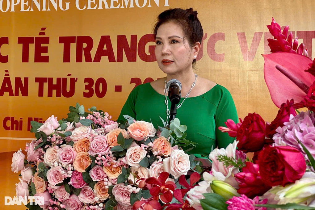 Cựu Tổng giám đốc SJC Lê Thúy Hằng nộp 20 tỷ đồng khắc phục hậu quả - 1 Cựu Tổng giám đốc SJC Lê Thúy Hằng nộp 20 tỷ đồng khắc phục hậu quả - 1