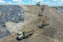 "Sống trong sợ hãi" ở nơi khách không dám đến, trẻ phải dọn đi, đầy ruồi muỗi và rác