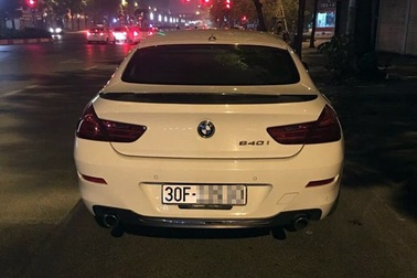 Hà Nội: 2 thanh niên giấu súng, đạn trong xế hộp hạng sang