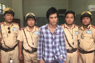 Cảnh sát giao thông dùng mô tô đặc chủng đuổi cướp