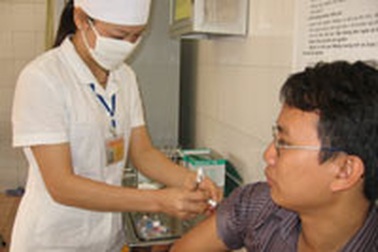 Dân Hà Nội đổ xô đi tiêm phòng cúm