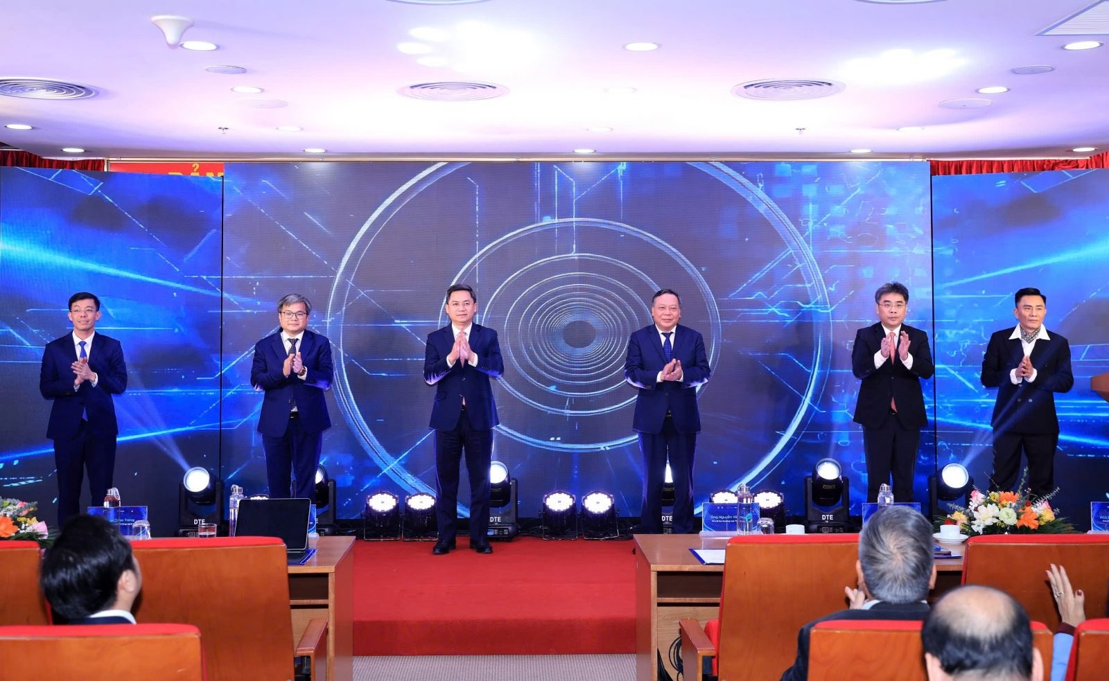 Hà Nội khẳng định bản lĩnh, trí tuệ, tầm vóc trong kỷ nguyên mới - 9 Hà Nội khẳng định bản lĩnh, trí tuệ, tầm vóc trong kỷ nguyên mới - 9