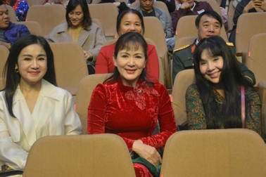 NSND Minh Hoà, Lan Hương rạng rỡ tại Liên hoan quốc tế Sân khấu thử nghiệm