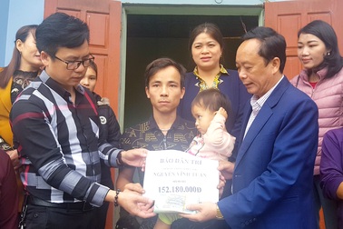 Bạn đọc giúp đỡ 2 hoàn cảnh nhân ái ở xứ Nghệ hơn 240 triệu đồng