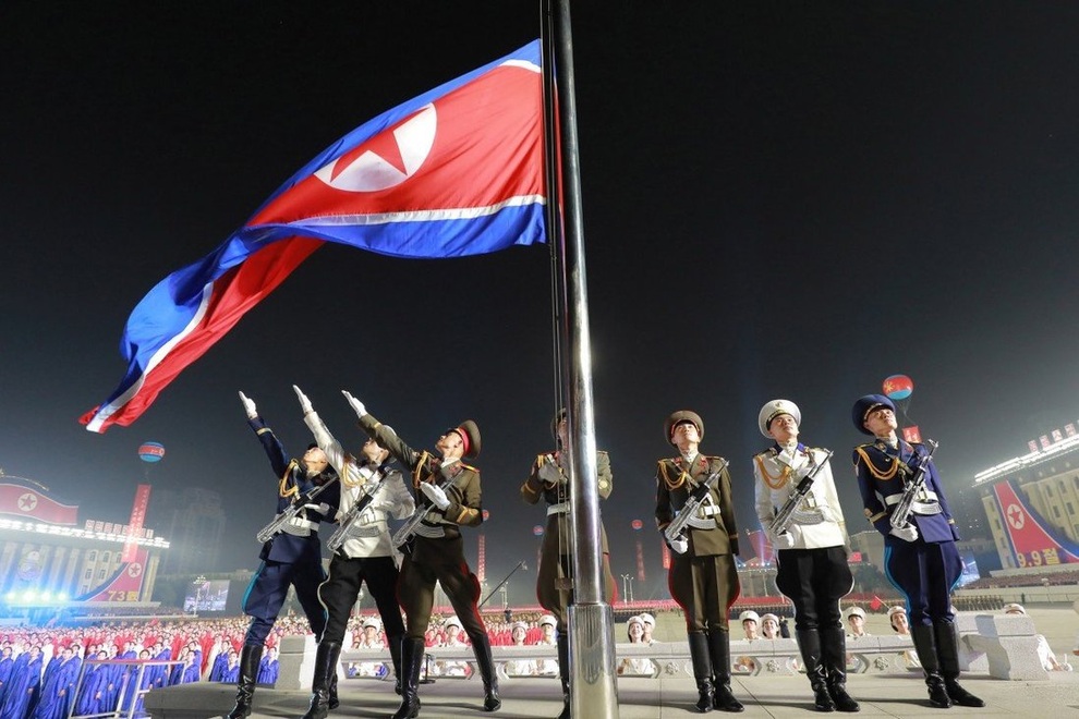 Những điểm khác thường trong lễ duyệt binh lúc nửa đêm của Triều Tiên - 4 Những điểm khác thường trong lễ duyệt binh lúc nửa đêm của Triều Tiên - 4