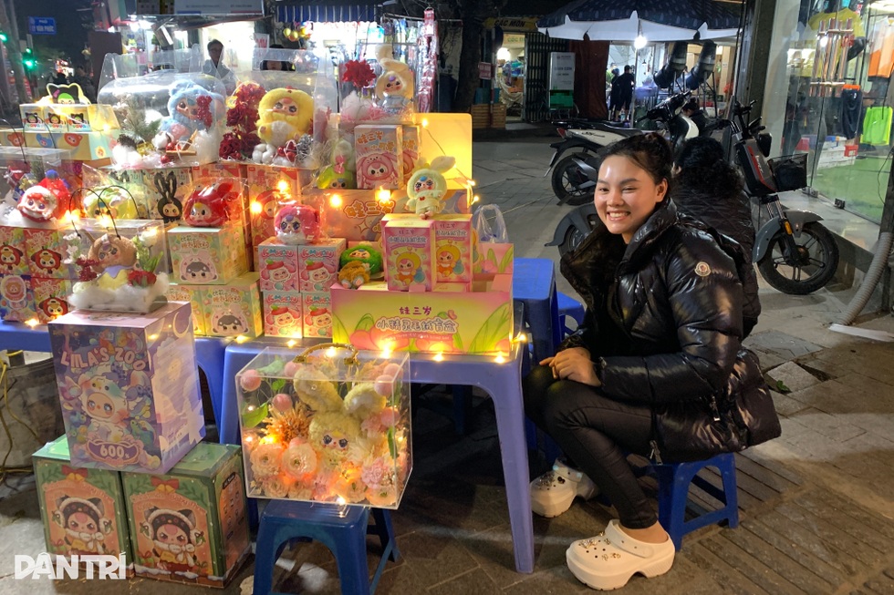 Bán Baby Three ở vỉa hè, cặp đôi Gen Z kiếm hàng chục triệu đồng mỗi tháng - 4 Bán Baby Three ở vỉa hè, cặp đôi Gen Z kiếm hàng chục triệu đồng mỗi tháng - 4