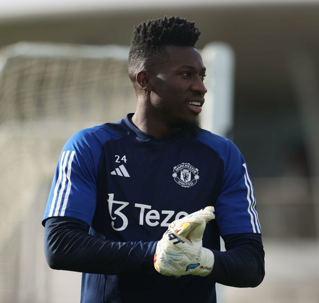 HLV Ten Hag ví thủ môn Onana với Schmeichel, De Gea - 2