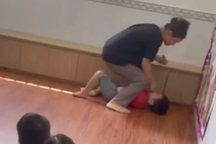 Chủ nhóm lớp mầm non nói gì về việc đánh, ngồi đè lên bụng trẻ ép ăn?