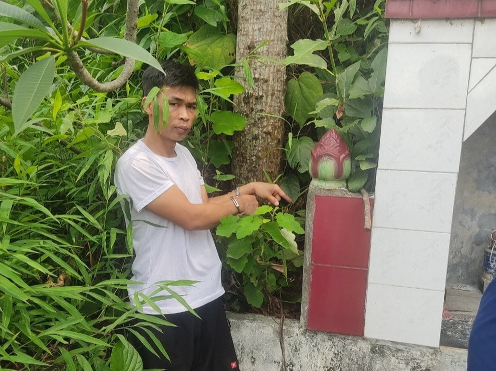 Nam thanh niên đội tóc dài giả gái, vào cửa hàng cướp 2 chiếc điện thoại - 3 Nam thanh niên đội tóc dài giả gái, vào cửa hàng cướp 2 chiếc điện thoại - 3