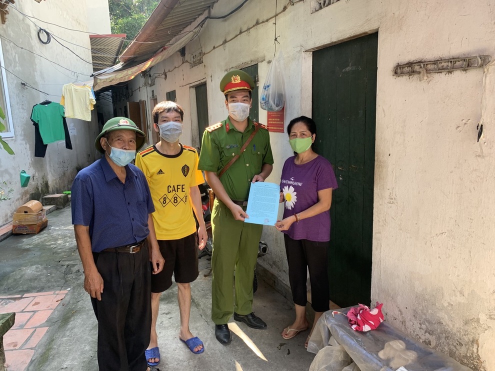 Hà Nội: Công an vận động chủ nhà trọ giảm tiền thuê cho người dân nghèo - 1 Hà Nội: Công an vận động chủ nhà trọ giảm tiền thuê cho người dân nghèo - 1