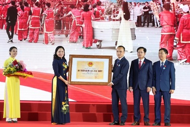 Sầm Sơn đón nhận Bằng xếp hạng Di tích quốc gia đặc biệt