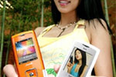 Samsung SCH-V940 – Sống động vàng cam