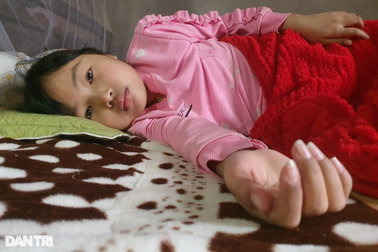 Ước mơ ngày Tết của cô bé mồ côi bố, mắc bệnh tan máu bẩm sinh