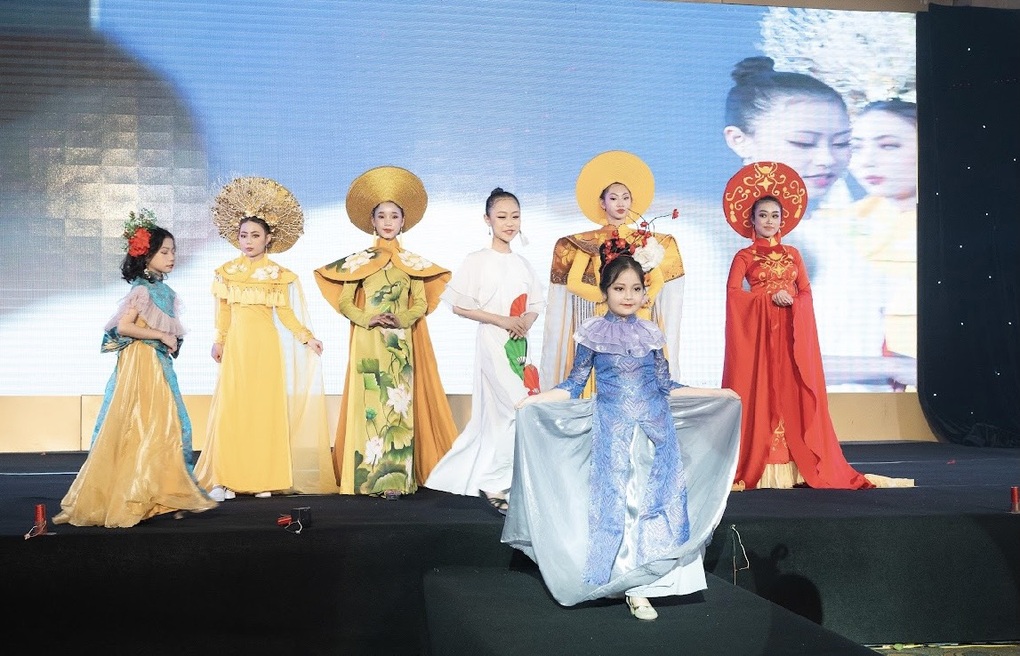 Cô bé 8 tuổi giành Quán quân Người mẫu nhí Việt Nam 2022 - 4 Cô bé 8 tuổi giành Quán quân Người mẫu nhí Việt Nam 2022 - 4