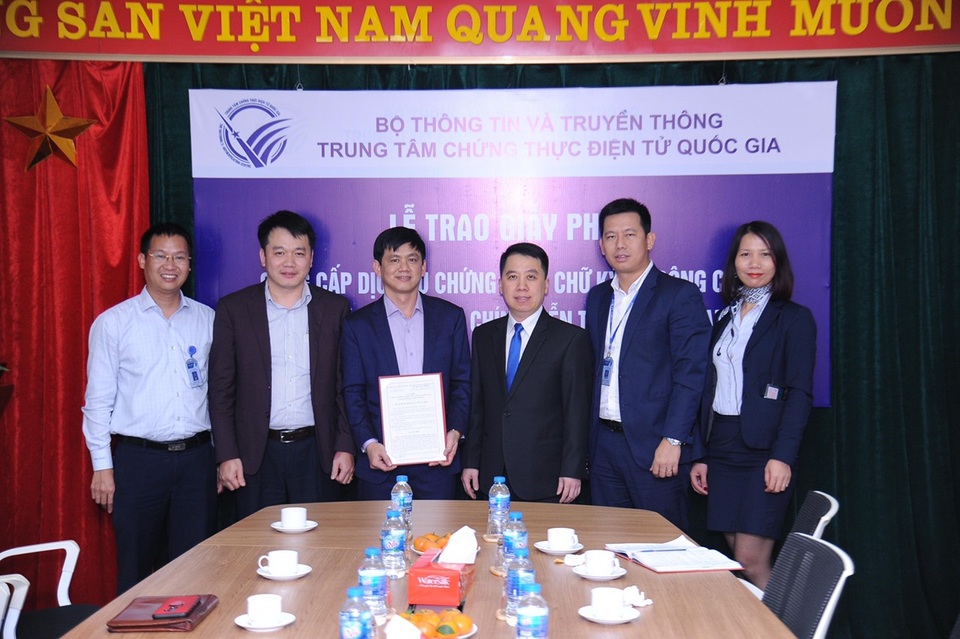 VNPT là đơn vị đầu tiên được cấp phép lần 3 cung cấp dịch vụ Chữ ký số VNPT-CA - 2 VNPT là đơn vị đầu tiên được cấp phép lần 3 cung cấp dịch vụ Chữ ký số VNPT-CA - 2