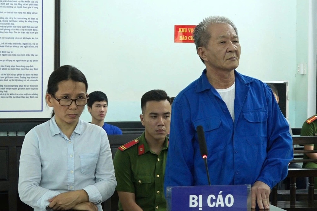 Đôi vợ chồng cùng nhận án tù vì lừa đưa người đi Mỹ định cư - 1 Đôi vợ chồng cùng nhận án tù vì lừa đưa người đi Mỹ định cư