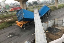 “Dầm cầu cao 4,75m bị container cao 4,2m kéo sập”: Ai đúng, ai sai?