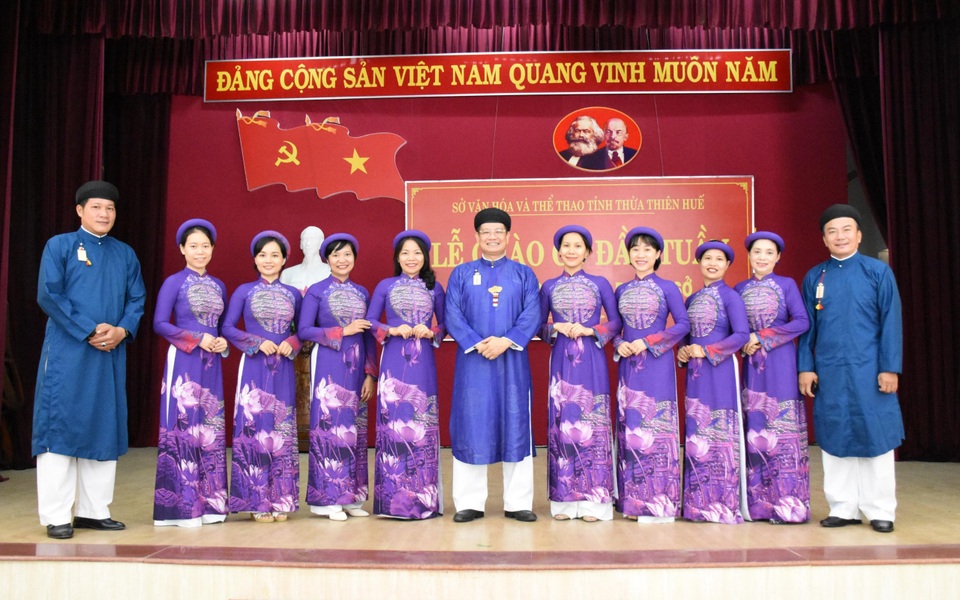 “Nam công chức mặc áo dài đến công sở là ý tưởng đột phá, cần được ủng hộ” - 3 “Nam công chức mặc áo dài đến công sở là ý tưởng đột phá, cần được ủng hộ” - 3