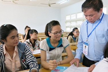 Thứ trưởng Bộ GD-ĐT kiểm tra công tác thi tại ĐH Đà Nẵng