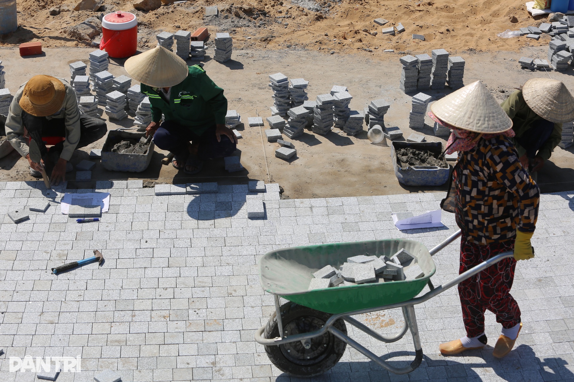 Tất bật trên công trường chỉnh trang Bãi Sau Vũng Tàu - 4 Tất bật trên công trường chỉnh trang Bãi Sau Vũng Tàu - 4