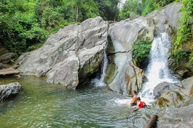 Đi tắm thác cùng bạn, nam sinh lớp 12 đuối nước thương tâm