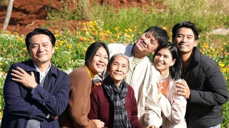 Lật mặt 7 -2.png Lật mặt 7 -2.png