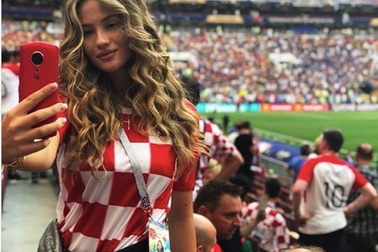 Ngắm nhan sắc xinh đẹp của bà xã ngôi sao đội tuyển Croatia