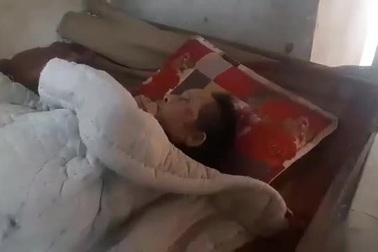 Cám cảnh gia đình “tam đại đồng đường” bị bạo bệnh.