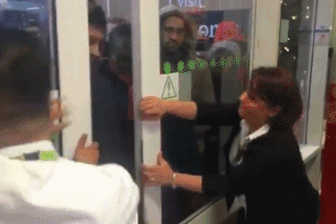 Black Friday là ngày gì và tại sao người ta "phát cuồng" vì Black Friday?