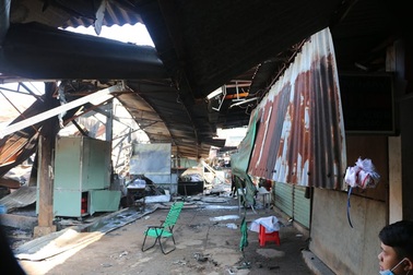 Cháy chợ trong đêm, 30 ki ốt bị thiêu rụi