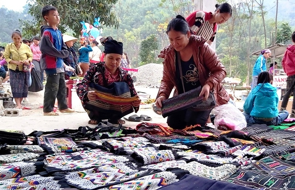 Độc đáo phiên chợ vùng biên những ngày cận Tết - 7 Độc đáo phiên chợ vùng biên những ngày cận Tết - 7