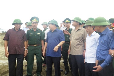 Phó Thủ tướng Trịnh Đình Dũng kiểm tra công tác ứng phó bão số 3