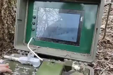 Video tên lửa chống tăng Ukraine nghi bắn rơi trực thăng chiến đấu của Nga