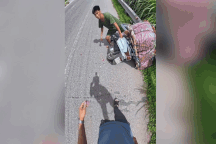 Gặp người buôn vải thiều gặp nạn trên đường, tài xế taxi làm việc không ngờ