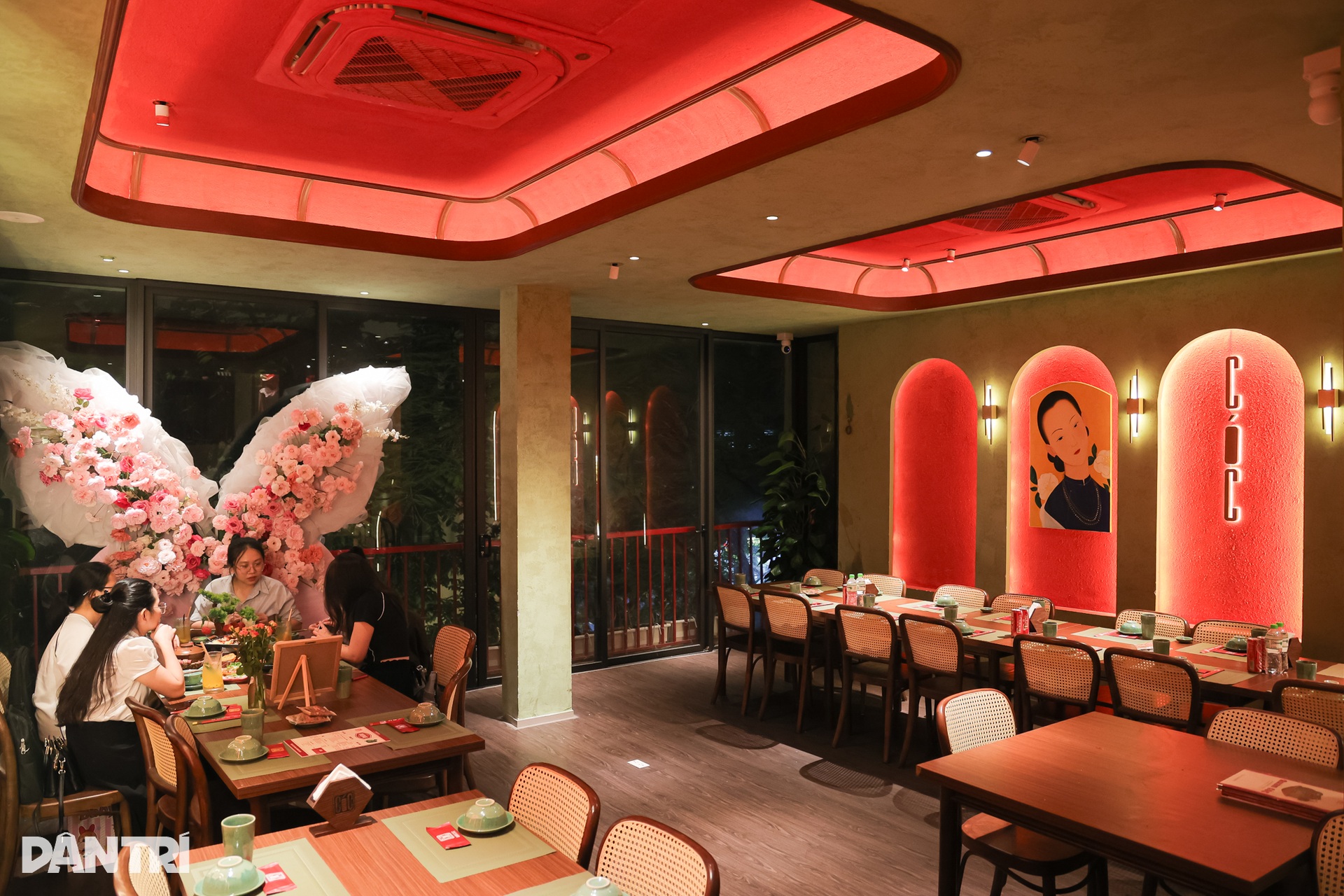 Quán ở Hà Nội mang cả cây vải lên bàn ăn, khách rần rần check-in - 5 Quán ở Hà Nội mang cả cây vải lên bàn ăn, khách rần rần check-in - 5