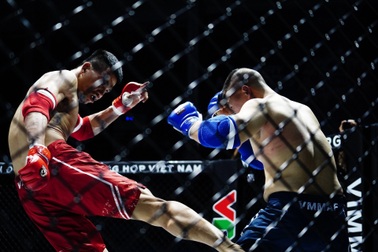 Á quân Wushu thế giới chiến thắng ấn tượng tại giải MMA Championship