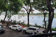 Nam sinh lớp 11 đuối nước ở hồ Linh Đàm