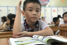 Trẻ lớp 1 chưa biết đọc biết viết, sao học trực tuyến?