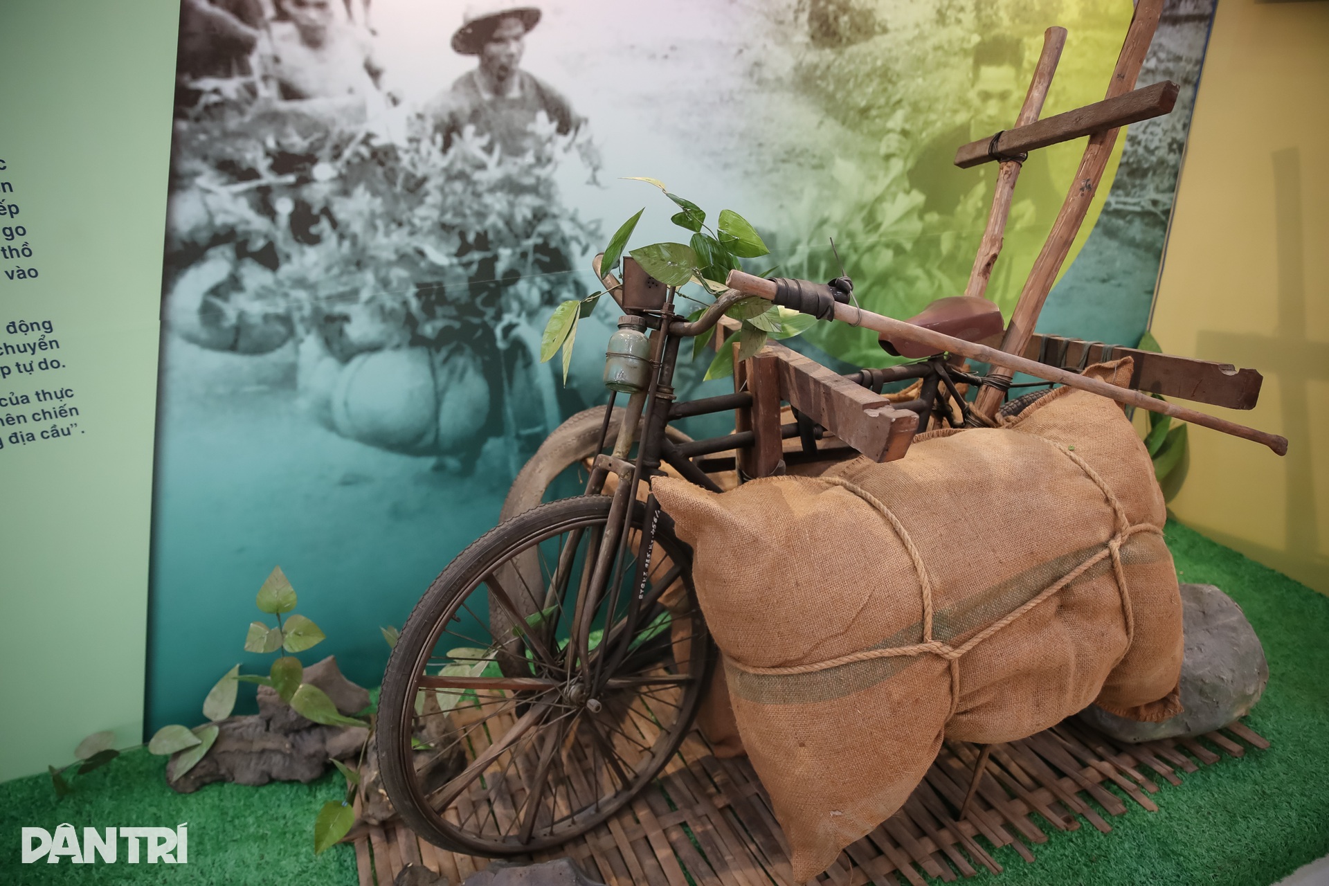 Ngắm những kỷ vật chiến thắng Điện Biên Phủ được trưng bày tại TPHCM - 6 Ngắm những kỷ vật chiến thắng Điện Biên Phủ được trưng bày tại TPHCM - 6