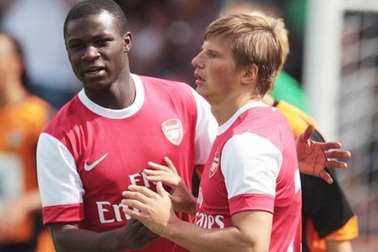 Tân binh trình làng, Arsenal đè bẹp Barnet