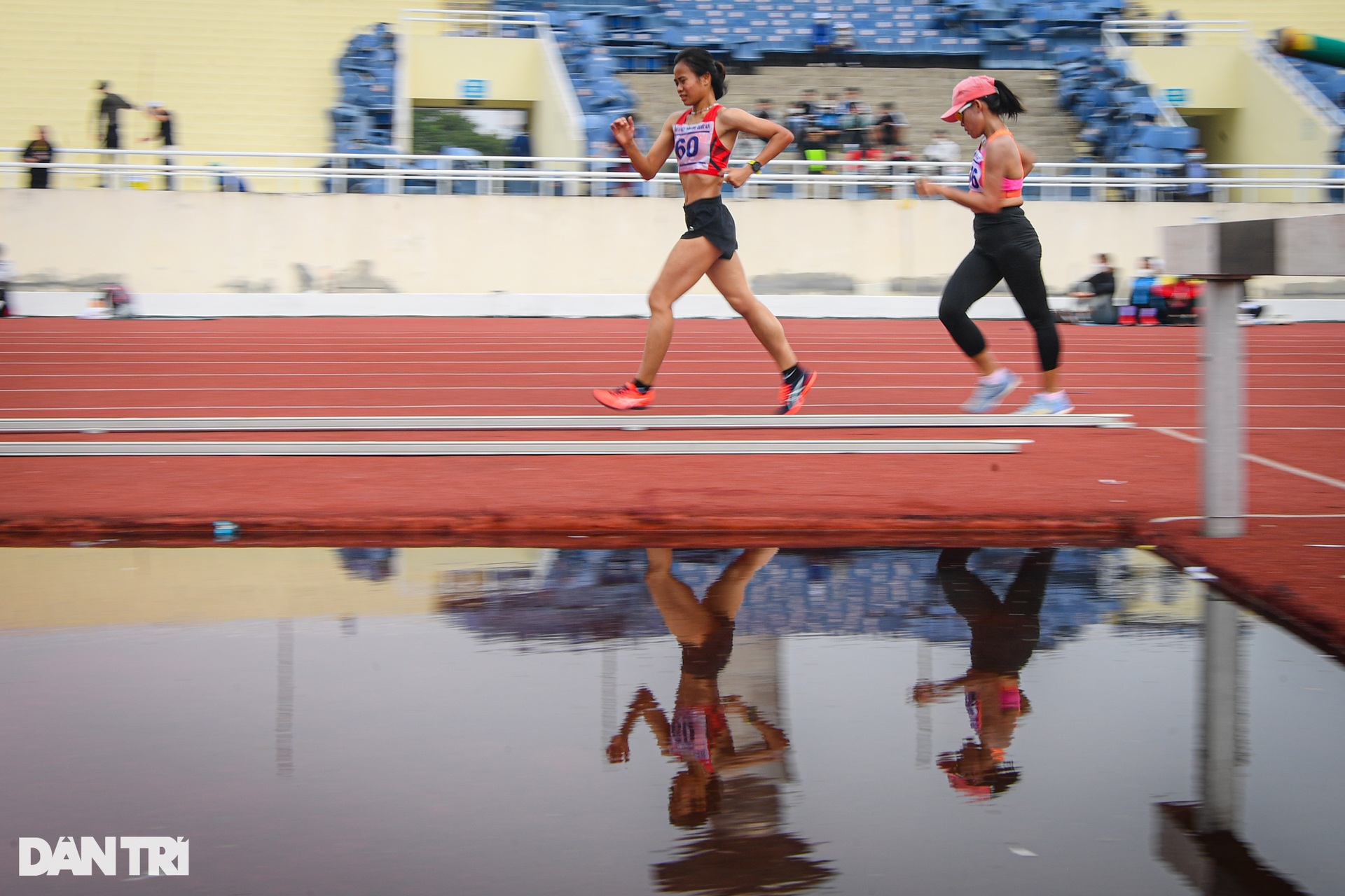 Ông hoàng đi bộ Nguyễn Thành Ngưng phá kỷ lục quốc gia cự ly 20.000m - 3