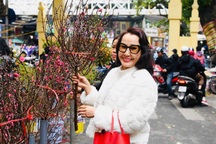 Nhạc sĩ Giáng Son: "Giao thừa phải lên bờ hồ mới là Tết Hà Nội"