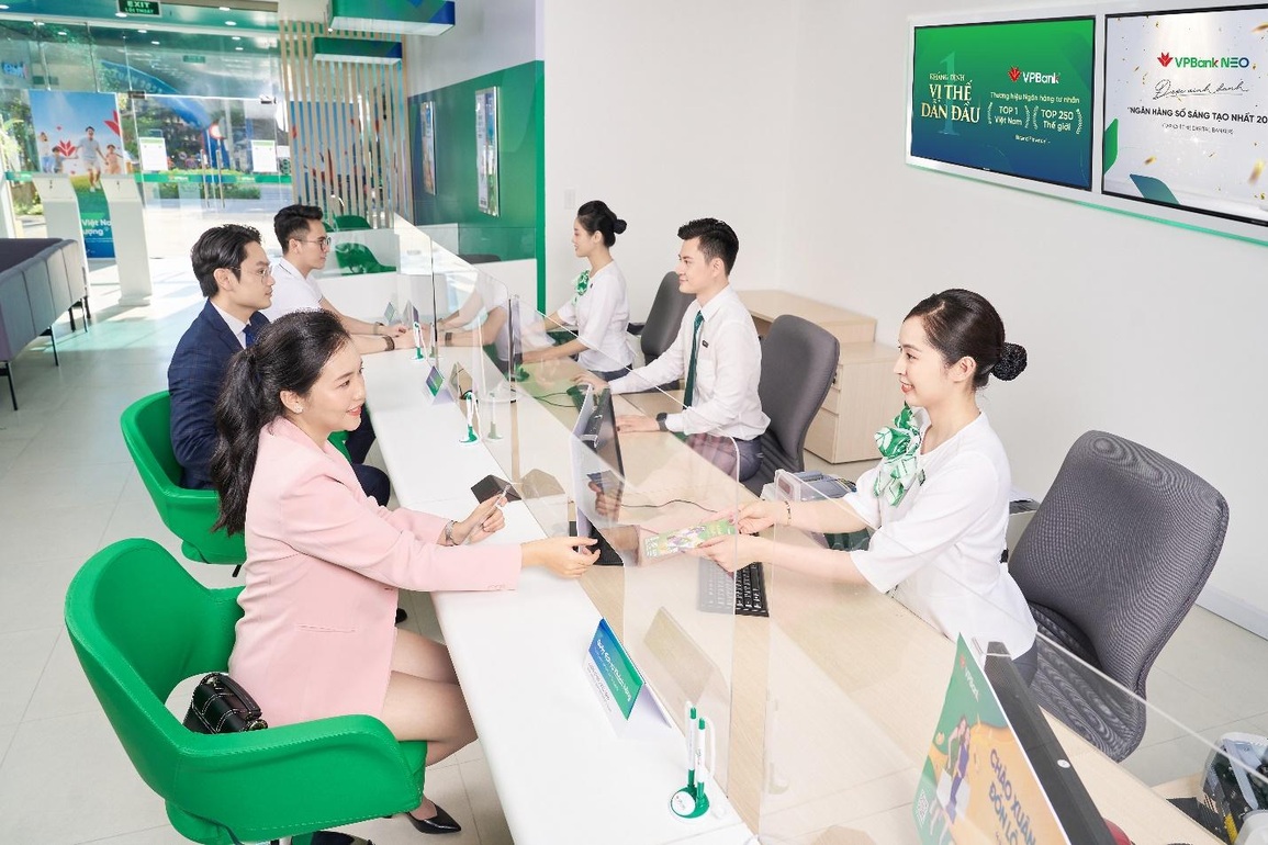 Hành trình chuyển mình, hướng đến tập đoàn tài chính của VPBank - 2 Hành trình chuyển mình, hướng đến tập đoàn tài chính của VPBank - 2