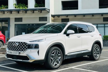 Hyundai Santa Fe máy dầu "siêu lướt" có giá sang nhượng đắt hơn xe mua mới