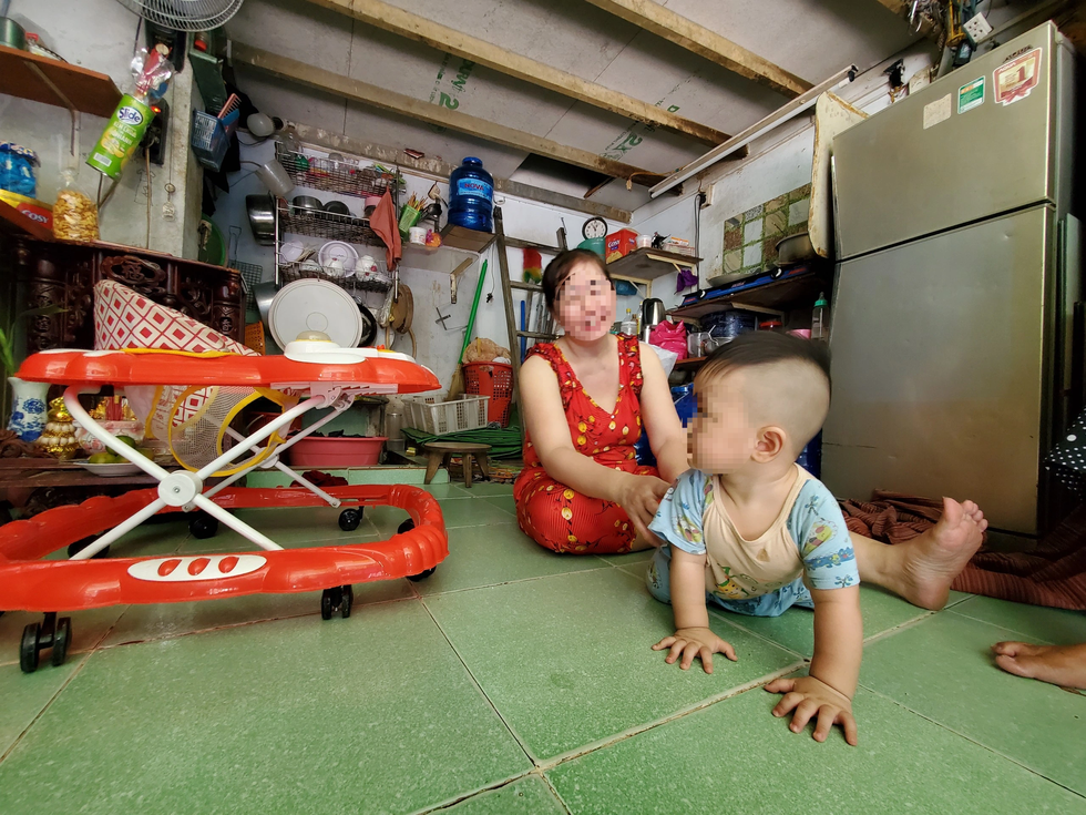 Thất nghiệp, công nhân thuê phòng trọ mở nhà trẻ, 6 bé chung 1 cái quạt - 4 Thất nghiệp, công nhân thuê phòng trọ mở nhà trẻ, 6 bé chung 1 cái quạt - 4