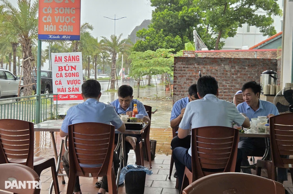Bão Matmo suy yếu, Quảng Ninh sáng nay mưa gió nhẹ - 1 Bão Matmo suy yếu, Quảng Ninh sáng nay mưa gió nhẹ - 1