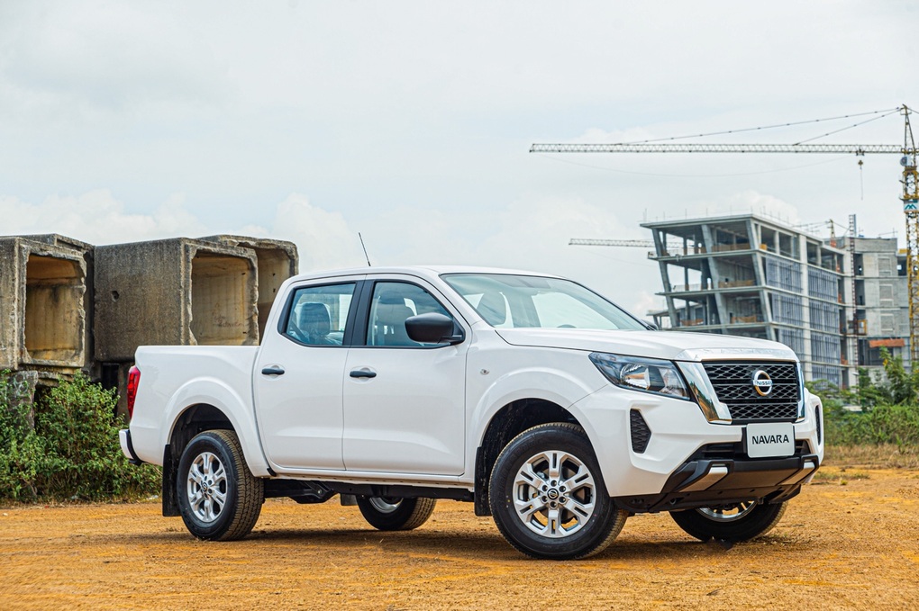 Nissan Navara EL 2WD, bước đi cần thiết của Nissan? - 5 Nissan Navara EL 2WD, bước đi cần thiết của Nissan? - 5
