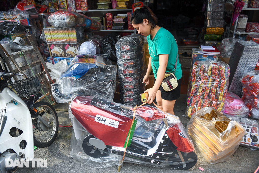 Nhà lầu, xe hơi ở thủ phủ vàng mã ế chỏng chơ dịp rằm tháng 7 - 7