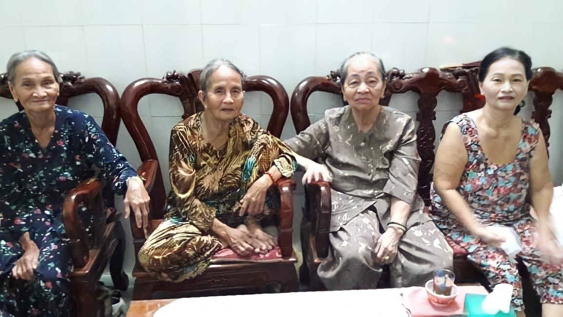 Hai cụ bà U90 ở Sóc Trăng ôm nhau khóc nức nở, hội ngộ sau 3 tháng dịch - 3 Hai cụ bà U90 ở Sóc Trăng ôm nhau khóc nức nở, hội ngộ sau 3 tháng dịch - 3