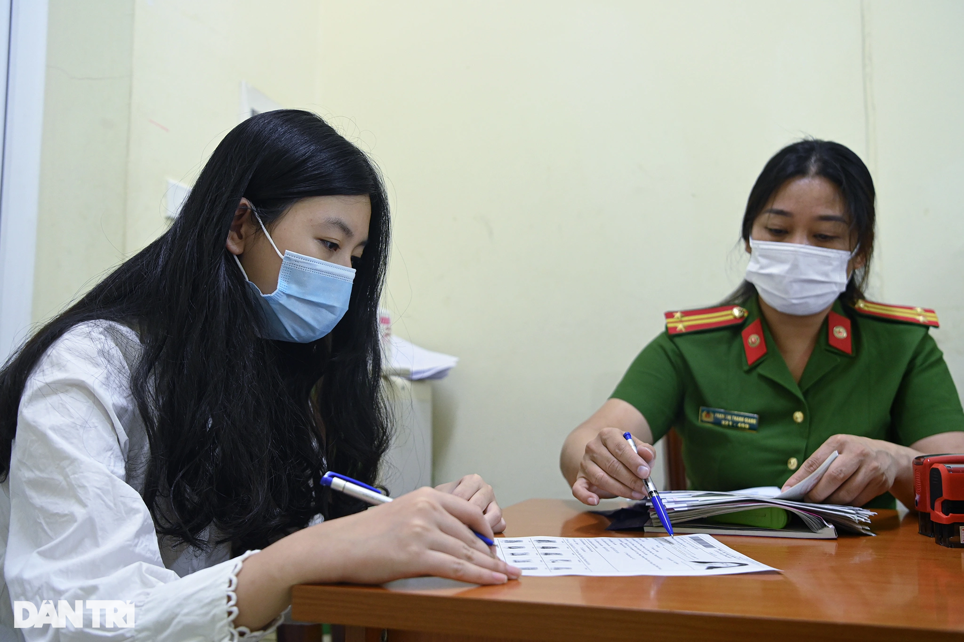 Công an đến tận nhà đưa đón người cao tuổi đi làm căn cước công dân - 11 Công an đến tận nhà đưa đón người cao tuổi đi làm căn cước công dân - 11